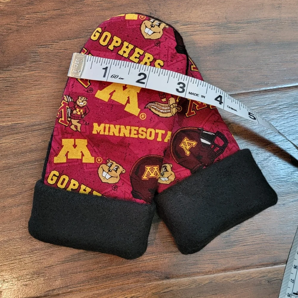 Minnesota Golden Gophers U of M Fleece Fabric Kids Mittens